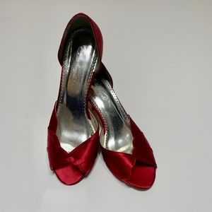 ✨price drop!✨ Beautiful Red dress shoe size 9M